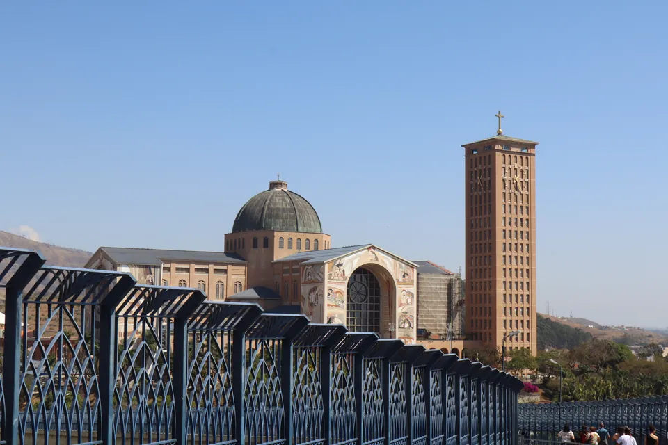 Basílica do Santuário Nacional de Nossa Senhora Aparecida, destino de romarias da Felps Tur