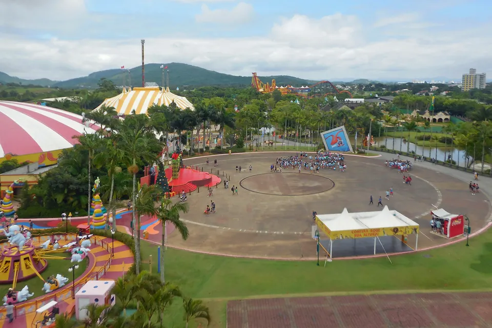 Vista aérea do parque Beto Carrero World, em Penha (SC), destino de excursões da Felps Tur